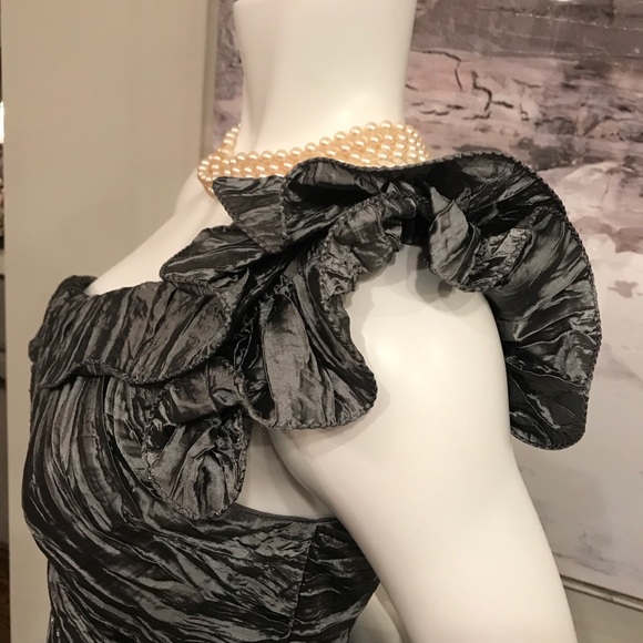 New small gray evening gown. - Picture 5 of 6